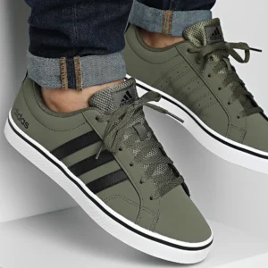 Baskets VS Pace 2.0 HP6002 Olive Strata Core Black Footwear White